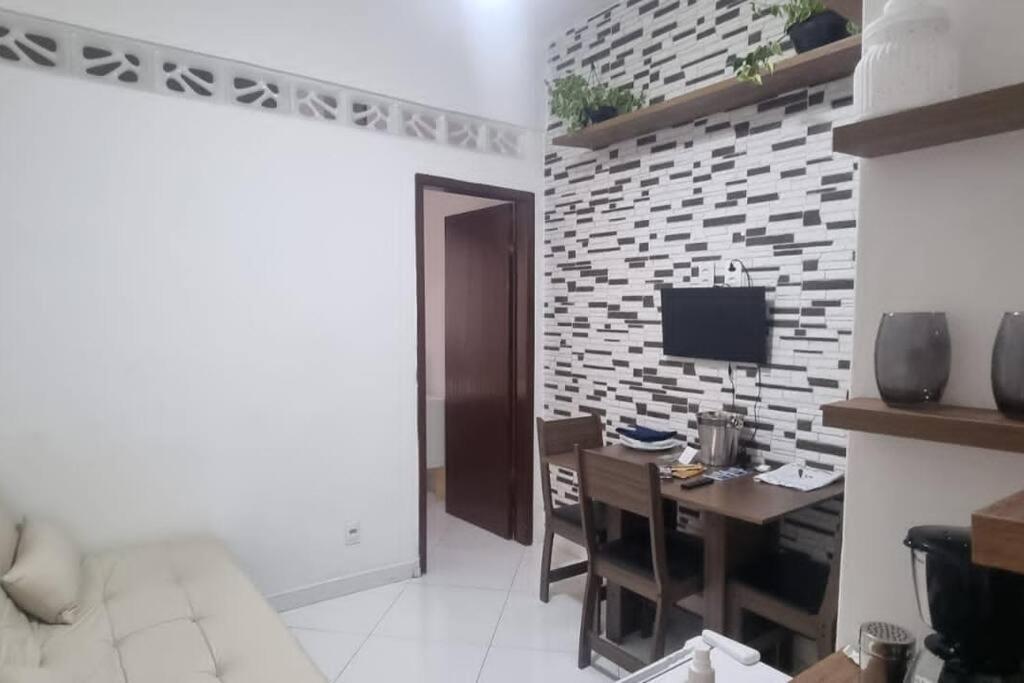 Quarto E Sala A Uma Quadra Da Praia Copacabana Posto 02 Rio de Janeiro Exterior foto